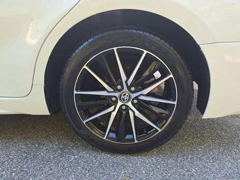 Used 2024 Toyota Camry SE image 32