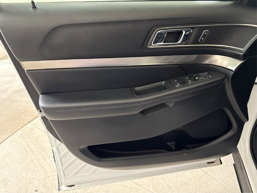 Used 2018 Ford Explorer XLT FWD image 33