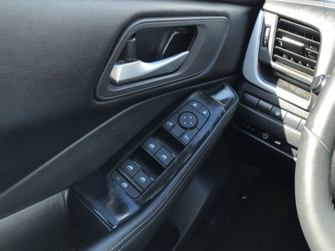 Used 2025 Nissan Rogue SV image 21