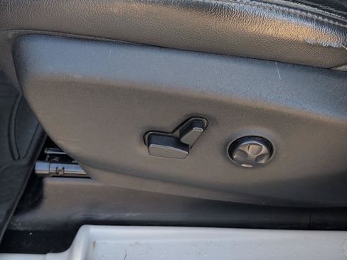 Used 2017 Chrysler Pacifica Touring-L FWD image 19