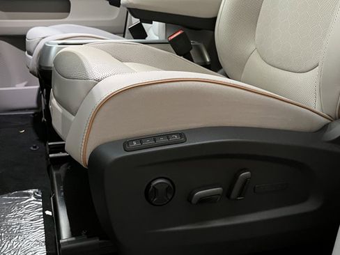 New 2025 Volkswagen ID. Buzz Pro S Plus image 29