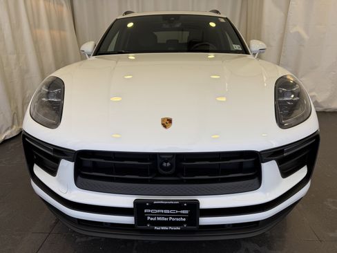 Certified 2025 Porsche Macan image 6