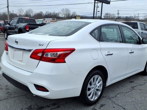 Used 2019 Nissan Sentra SV image 3
