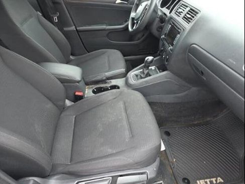 Used 2015 Volkswagen Jetta S image 3