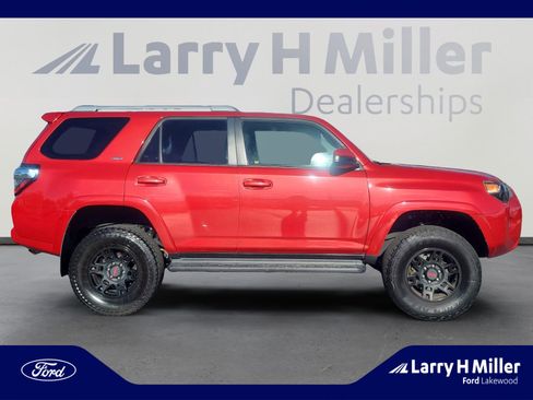 Used 2017 Toyota 4Runner SR5 image 6