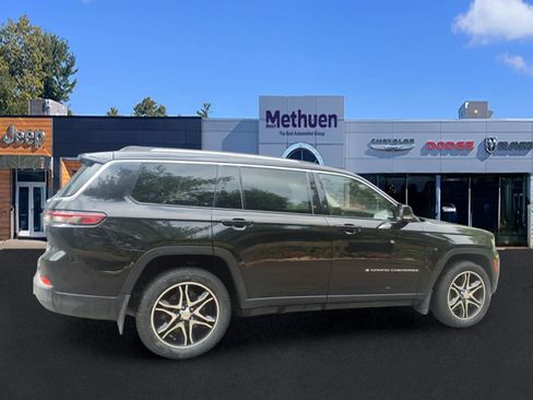 Used 2022 Jeep Grand Cherokee L Limited w/ Luxury Tech Group II AWD/4WD image 2