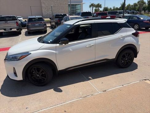 Used 2024 Nissan Kicks SR w/ SR Premium Package FWD image 2