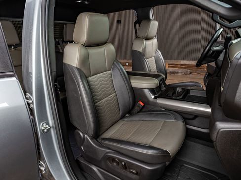 Used 2024 Chevrolet Silverado 2500 ZR2 w/ Technology Package image 31