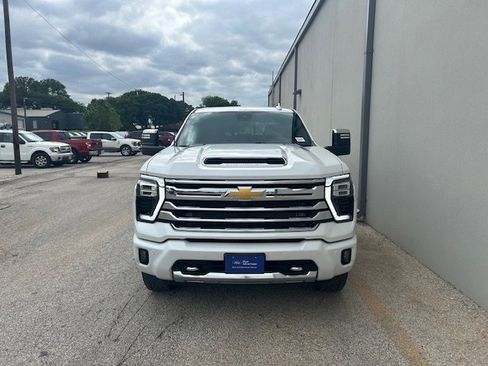 Used 2024 Chevrolet Silverado 2500 High Country w/ Technology Package AWD/4WD image 4