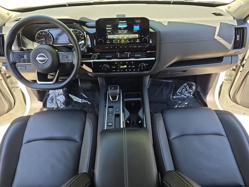 Certified 2023 Nissan Pathfinder SL w/ SL Premium Package FWD image 9