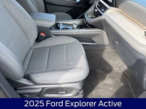 Used 2025 Ford Explorer Active image 13