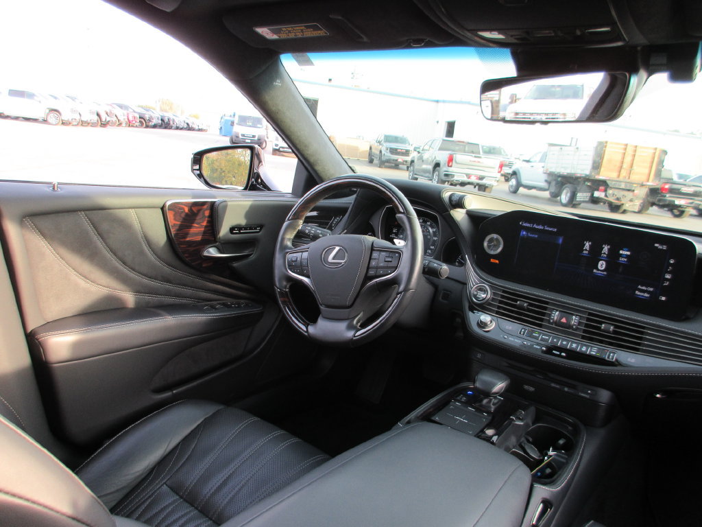 Used 2022 Lexus LS 500 w/ Interior Upgrade Package RWD image 26