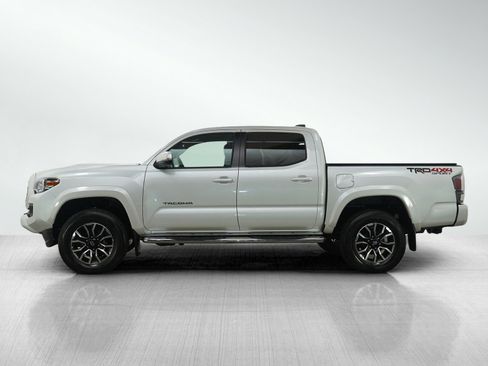 Used 2022 Toyota Tacoma TRD Sport image 2