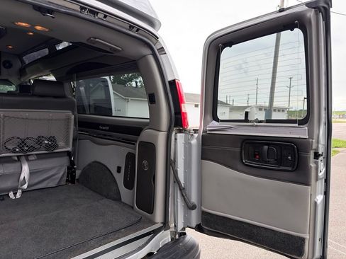 Used 2018 GMC Savana 3500 Extended RWD image 36