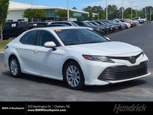 Used 2018 Toyota Camry LE image 1