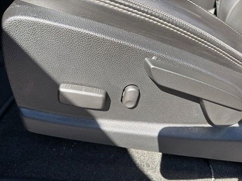 Used 2018 GMC Canyon Denali image 10