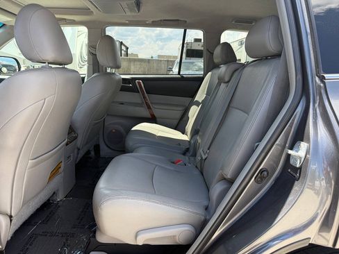 Used 2011 Toyota Highlander Limited w/ Tow Pkg AWD/4WD image 18