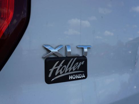 Used 2016 Ford Explorer XLT w/ Equipment Group 202A image 10