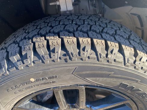 Used 2021 Land Rover Defender 90 X-Dynamic S image 8