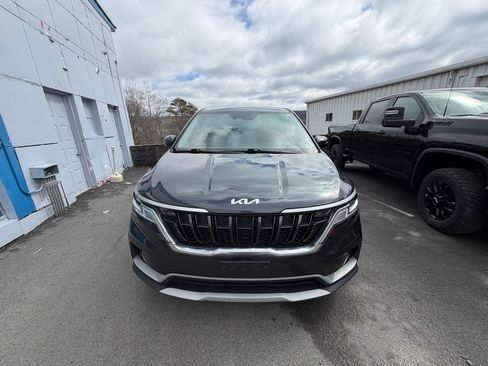 Used 2022 Kia Carnival LX image 8