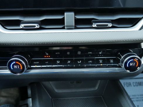 New 2026 Chevrolet Equinox LT image 18