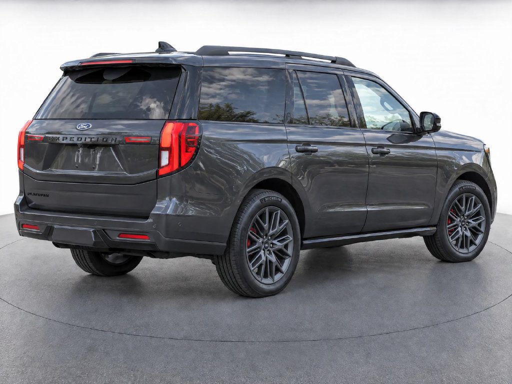 Used 2025 Ford Expedition Platinum w/ Stealth Performance Package AWD/4WD image 5