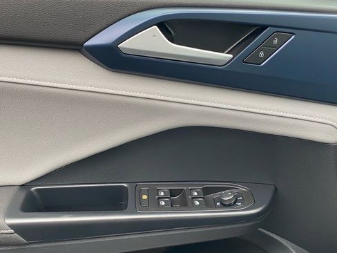 Certified 2024 Volkswagen Taos SE w/ Panoramic Sunroof Package image 18