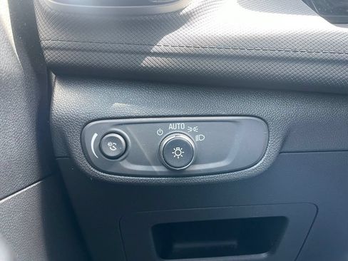 Used 2025 Chevrolet TrailBlazer LT AWD/4WD image 36