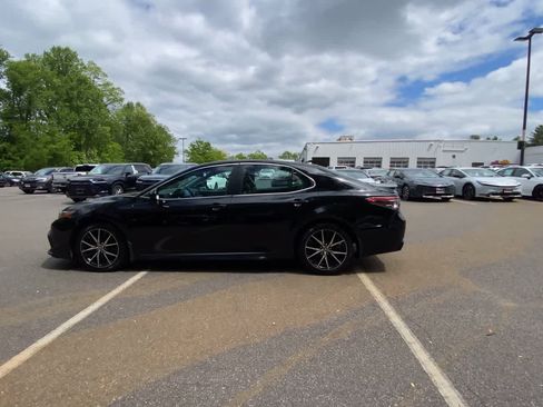 Used 2021 Toyota Camry SE AWD/4WD image 5