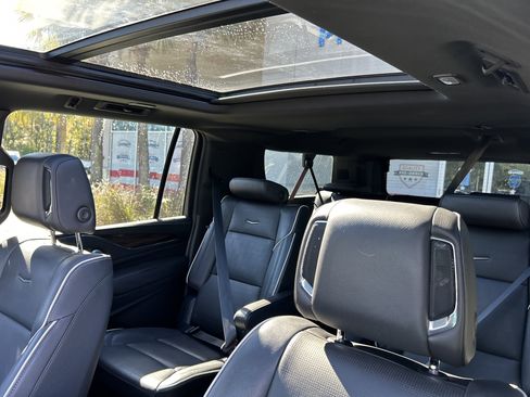 Used 2023 Cadillac Escalade ESV Premium Luxury image 13