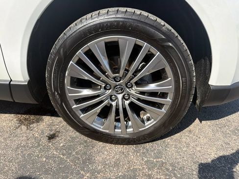 Used 2024 Toyota Venza XLE AWD/4WD image 23