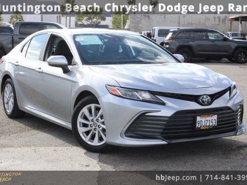 Used 2021 Toyota Camry LE image 1