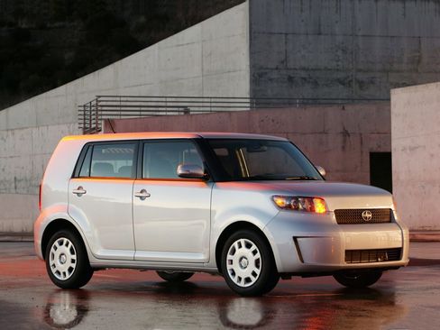 Used 2009 Scion xB Base image 1
