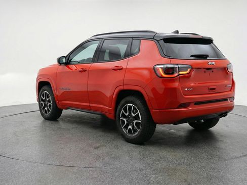 Used 2025 Jeep Compass Trailhawk image 6