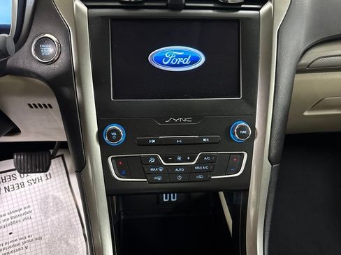 Used 2019 Ford Fusion SE FWD image 13