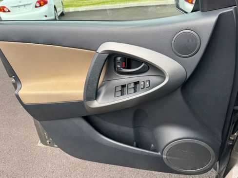 Used 2012 Toyota RAV4 w/ Value Pkg image 17