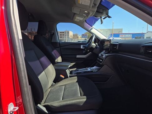 Used 2022 Ford Explorer XLT image 14
