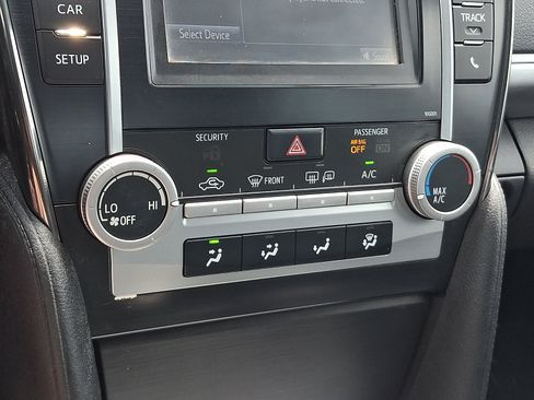 Used 2014 Toyota Camry SE FWD image 16