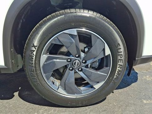 Used 2024 Nissan Rogue SV AWD/4WD image 8