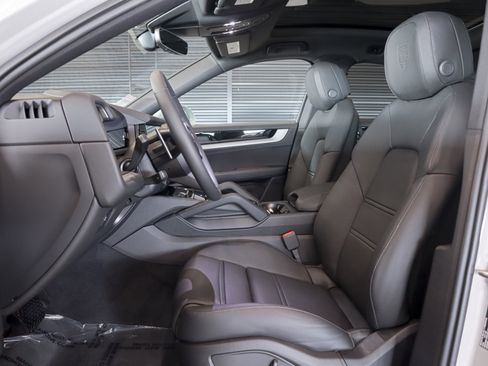 New 2026 Porsche Cayenne GTS AWD/4WD image 5