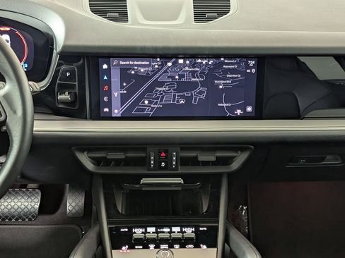 Used 2024 Porsche Cayenne image 30