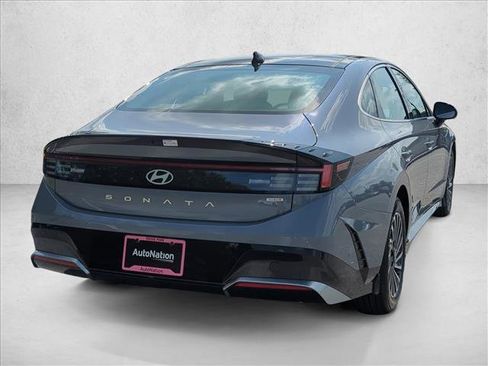 Certified 2025 Hyundai Sonata Limited FWD image 2