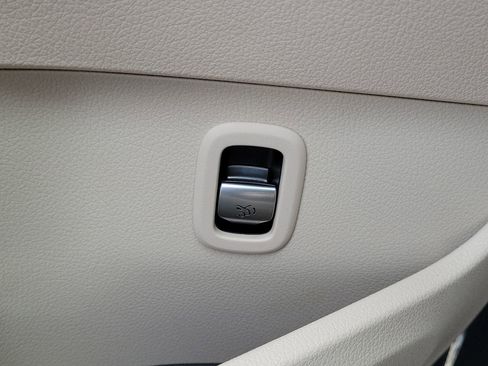 Certified 2022 Mercedes-Benz C 300 Sedan image 25