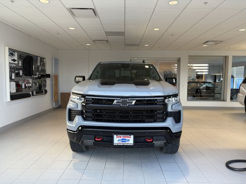Used 2024 Chevrolet Silverado 1500 LT Trail Boss w/ Convenience Package II image 6