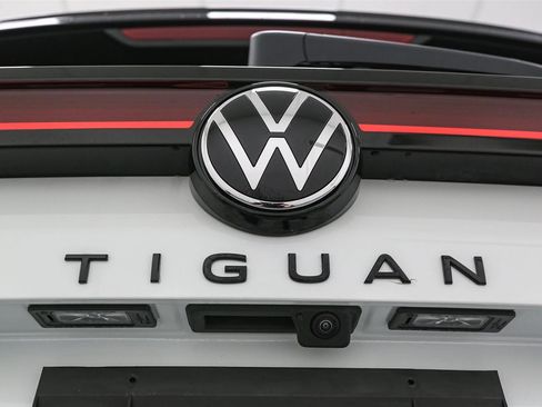 New 2025 Volkswagen Tiguan SE R-Line image 13
