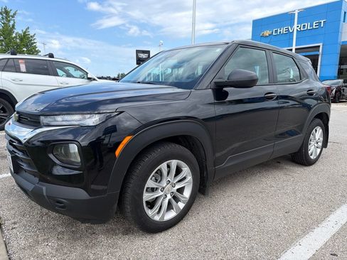 Used 2023 Chevrolet TrailBlazer LS FWD image 2