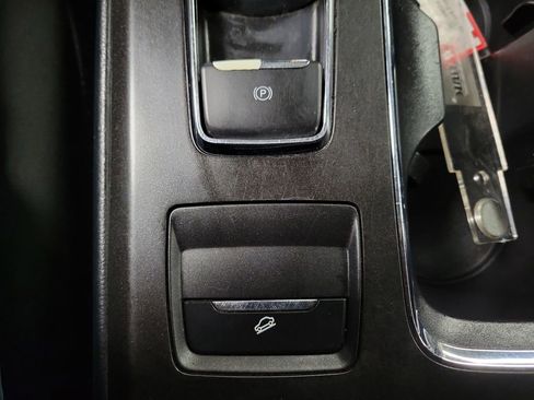 Used 2018 Ford Fusion SE image 16