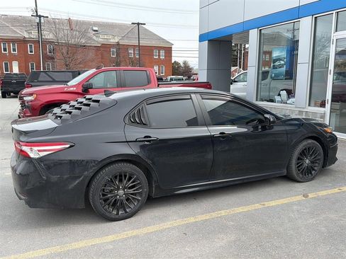 Used 2020 Toyota Camry SE image 4