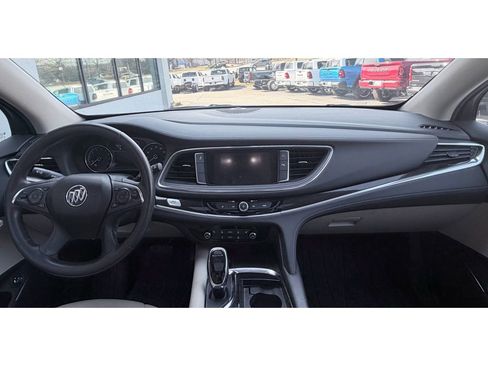 Used 2018 Buick Enclave Essence image 19