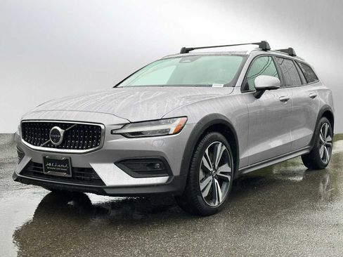 Used 2026 Volvo V60 B5 Cross Country Plus w/ Climate Package AWD/4WD image 7